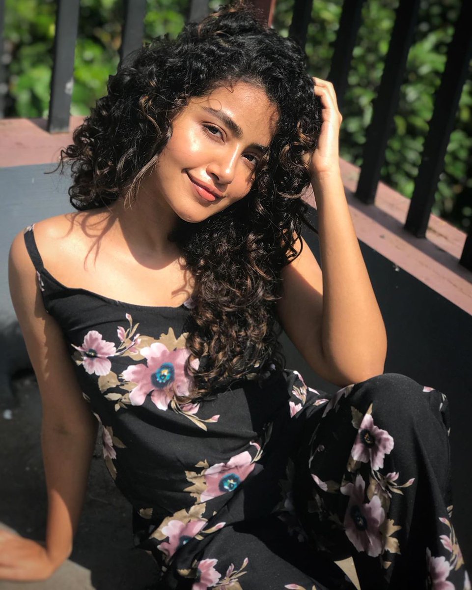 'It is only when you are down with pain, you might be in the best position to see the sunshine', says @anupamahere 
#wisewords #foodforthought #soakupthesun #bronzedskin #curls #AnupamaParameswaran #Tollywood