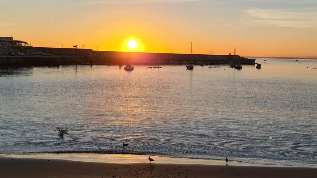TurismoAsturias's tweet photo. Amanecer... (el adjetivo os dejamos elegirlo a vosotros) en Asturias #ParaísoNatural 
📍 Candás https://t.co/qkaCEBw9uo