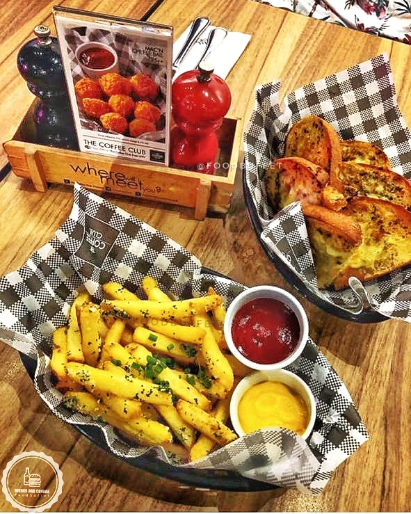 Thefoodbuffet's tweet photo. FT11
"Eat Clean, stay fit.⠀
And have a fries with garlic bread to stay sane."⠀#Thefoodbuffet

Do visit the link below 👇 and Do like and comment.
https://t.co/jQeKZHrfvv

#fries #cheatday #SundayFunday #morning #TuesdayMotivation #Foodtruck https://t.co/sf61J7LZXY