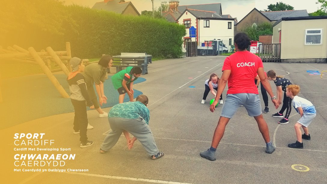 CMetCommunity's tweet photo. Rydyn ni wedi cael chwyth yr haf hwn yn cefnogi @cardiff_squad mewn 11 ysgol ledled y ddinas. Mae wedi bod yn wych gweld y bobl ifanc yn mwynhau eu hunain. Diolch i'n partneriaid @SportFit_Wales am ein cefnogi. Edrychwn ymlaen at y flwyddyn nesaf! 🧡 https://t.co/gESTmSKW8y
