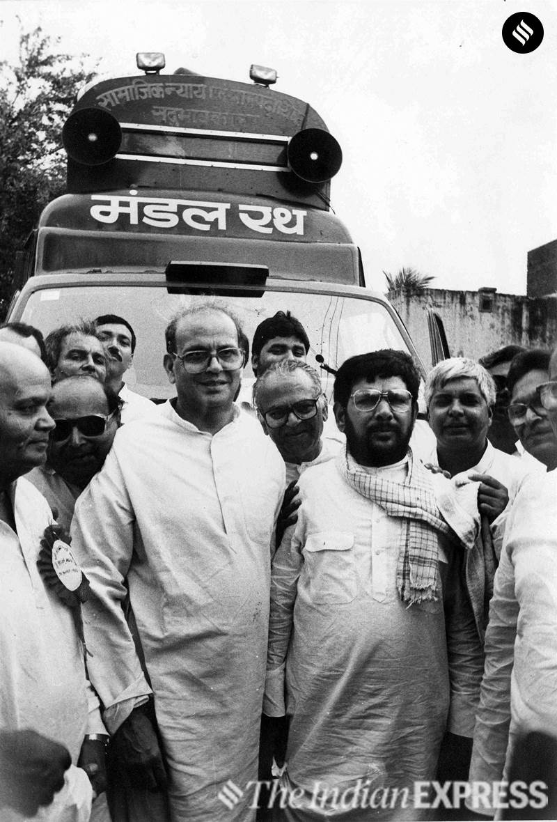 BandanaJhaBihar's tweet photo. बिहार के पूर्व मुख्यमंत्री पिछड़ों को लोकतांत्रिक अधिकार दिलाने वाले सामाजिक न्याय के मसीहा मंडल आयोग के अध्यक्ष श्री बीपी मण्डल जी की 102वीं जयंती पर उन्हें कोटि कोटि नमन। 💐🙏
#bpmandal #Bihar #bandanajhamla2020bihar #jhanjhanpur #phulparas https://t.co/ODGf0Y1HRy