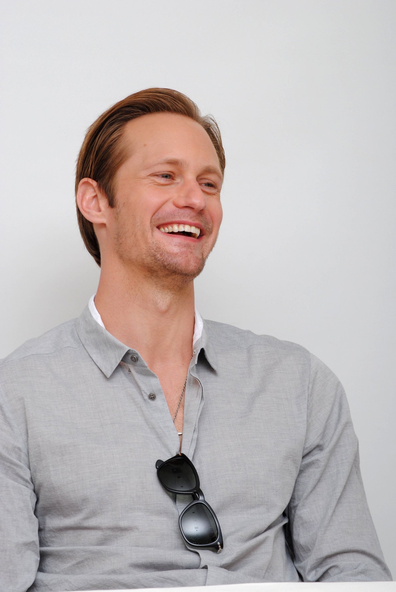 HAPPY BIRTHDAY MY LOVE MY BABY ALEXANDER SKARSGARD stay handsome and awesome ily   