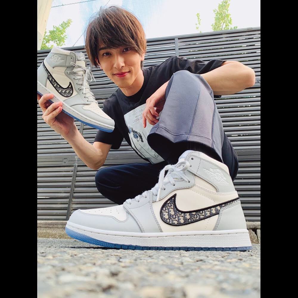 ʟᴀʟᴀɪɴᴇ on Twitter: "Ryusei wearing his Dior's Air Jordan 1 High OG. 😍 Limited to only 8,500 pairs, it is one of the most expensive Air Jordans of all time! #横浜流星