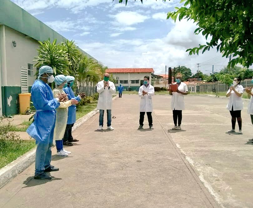 Un aplauso por la vida, muestra del agradecimiento y reconocimiento a los colaboradores que durante 14 días trabajaron en la Zona Roja del CDI UD - 291, del municipio Caroní, estado Bolívar, en el enfrentamiento a la #COVID__19, demostrando que #CubaSalvaVidas.

<a href="/Cubacoopera_Ve3/">Misión Médica Cubana en Venezuela</a>