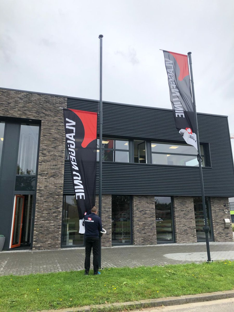 STORMWAARSCHUWING: 

Let op: Zomerstorm Francis komt eraan, er worden zware windstoten verwacht die mogelijk tot windkracht 9 of hoger kunnen oplopen. 

Wij adviseren om vlaggen, wimpels en banieren uit uw mast te verwijderen. Hierbij voorkomt u schade aan uw mast en toebehoren.