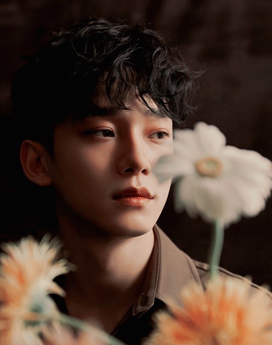 I don't know if what mesmerises me more are the flowers or you @weareoneEXO  #jongdae  #chen