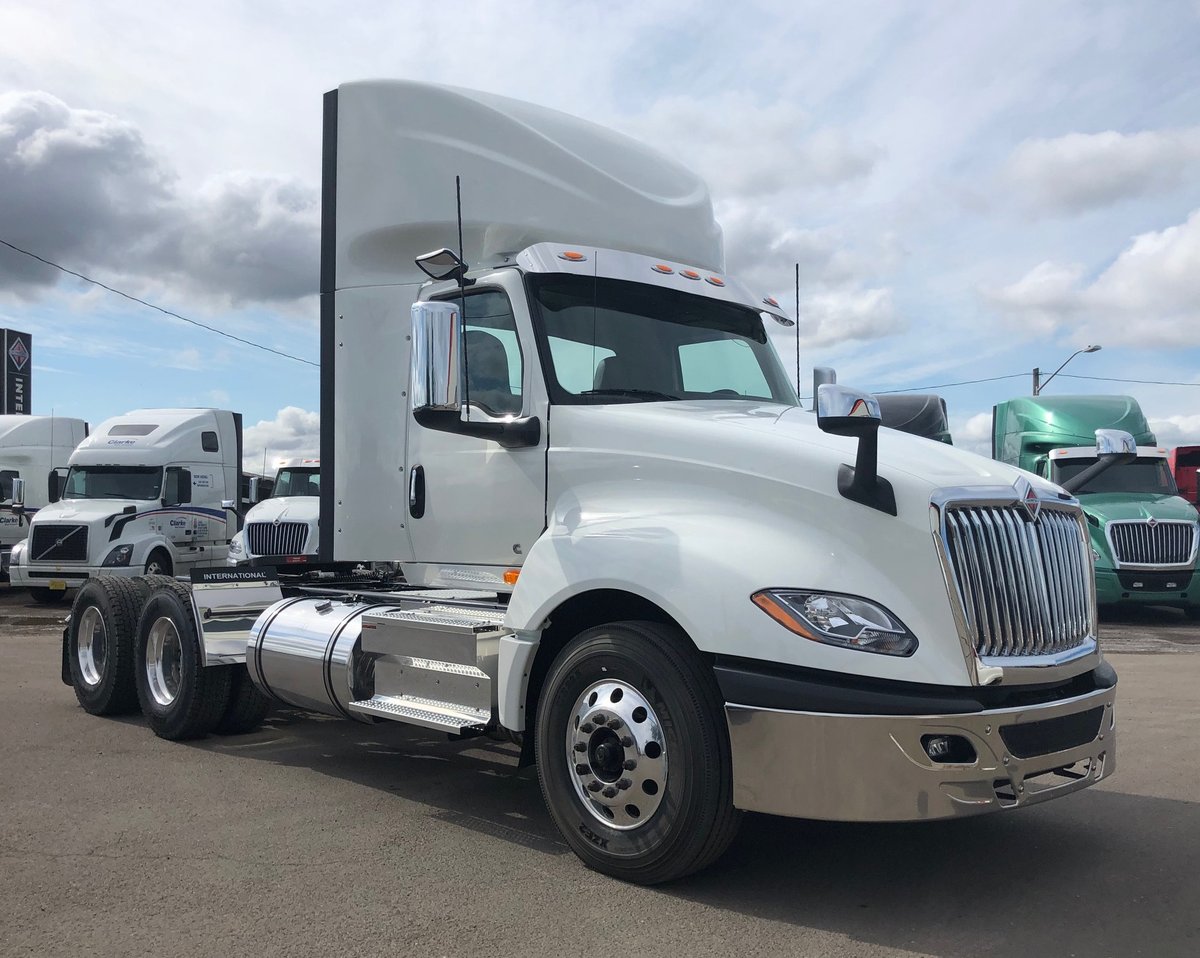 EIntl's tweet photo. ✌️ 2 Day Cabs Available! ✌️ Cummins X15, 500 HP, 1850 lb-ft Torque, Eaton Ultra-Shift+ 13 Speed Transmission 13,200 lb Front Axle / 40,000 lb Rear Axle, 3.42 Gear Ratio / 197 Wheelbase, 53,200 GVWR. https://t.co/UQqnKYk28o 1-800-561-7030 #DayCabs #InStockTrucks #LTSeries https://t.co/qv7iJIQlh7
