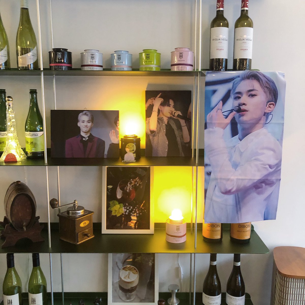 todaysechan1216's tweet photo. 𝕺𝖓𝖈𝖊 𝖚𝖕𝖔𝖓 𝖆 𝖙𝖎𝖒𝖊

뚜아에모아 바이 소피도 설치 완료되였습니다♥️  내일부터 방문 가능합니다! 
-
컵홀더는 내일 오후 8시부터 받을수있습니다! 방문시 꼭 마스크를 착용해 주시기 바랍니다! 

#엔쿠스 #이프 #환
#365Days_WithNCUS
@ncusofficial https://t.co/ZdAEB2V55V