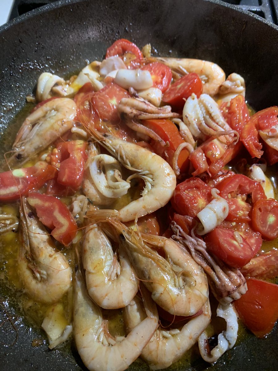 Our fish man, Angel, (#Poppi Tuesday, #StradaInCasentino Saturday) who drives out from Pisa is brilliant. Made this sauce for pasta from prawns,sweet tender Mediterranean squid and novelli, which he insisted I try. Garlic, tomatoes and parsley from the garden with no.3 spaghetti