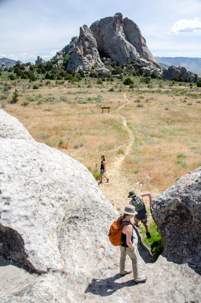 ModFam_global's tweet image. Hiking at Castle Rocks – Backyard Boulders Trail

modfam.global/best-hiking-ca…

#ModFam #ModFamGlobal