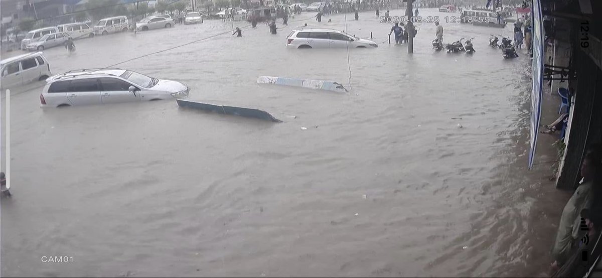 Oh  #Karachi... #KarachiRains Gulshan e iqbal block 14 purani Subzi Mandi road v/  @WhatsApp