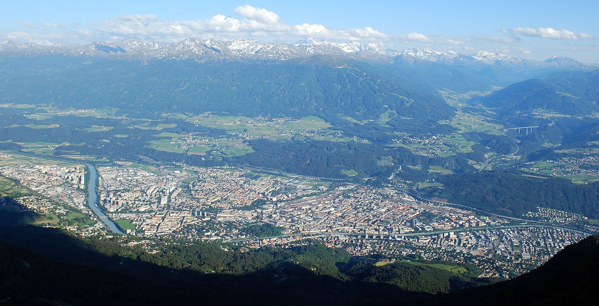 Overall, Innsbruck is astonishingly beautiful  I like it so much that I regard it as almost as great as my hometown Vienna   The bottom line: I can’t wait to return to Innsbruck for the  #ECPR 2021! Space matters - and not only cyberspace, but also offline space! (9/9)