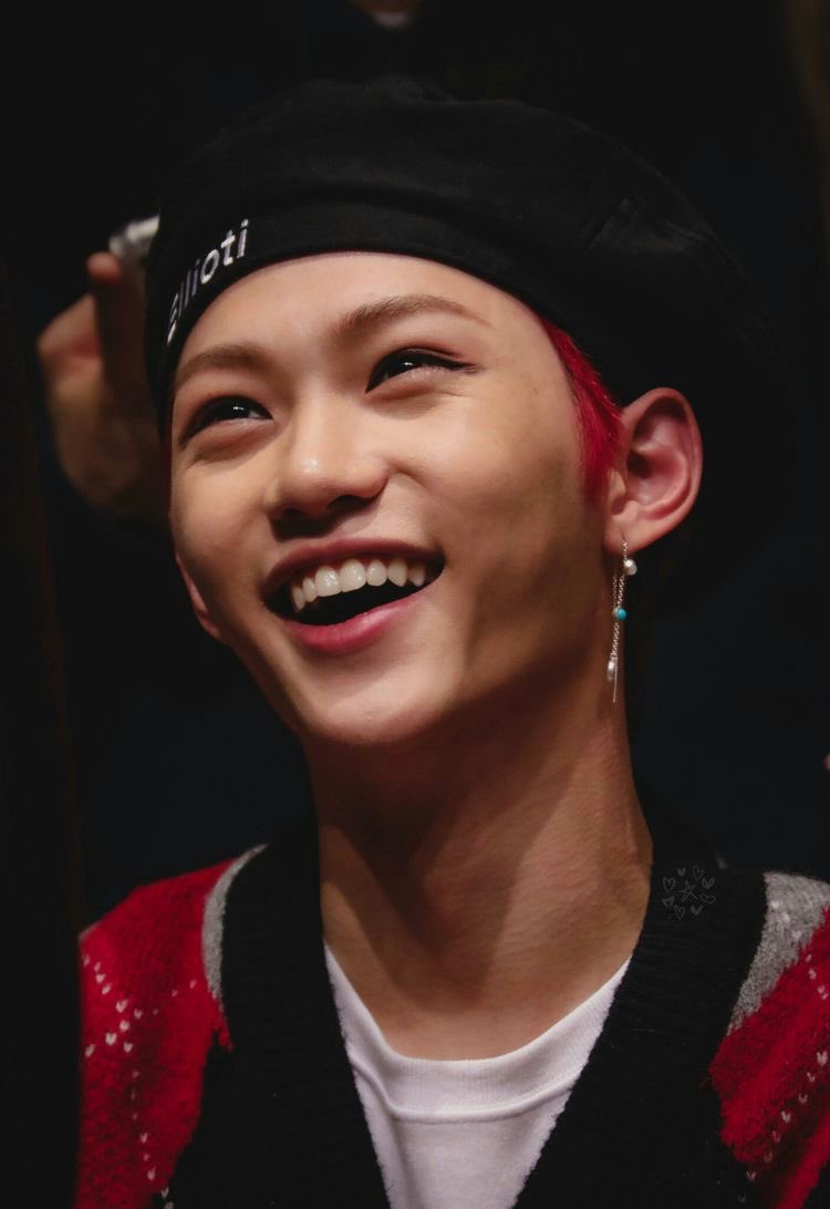 red-haired smiling felix with and without a beret?? yes please