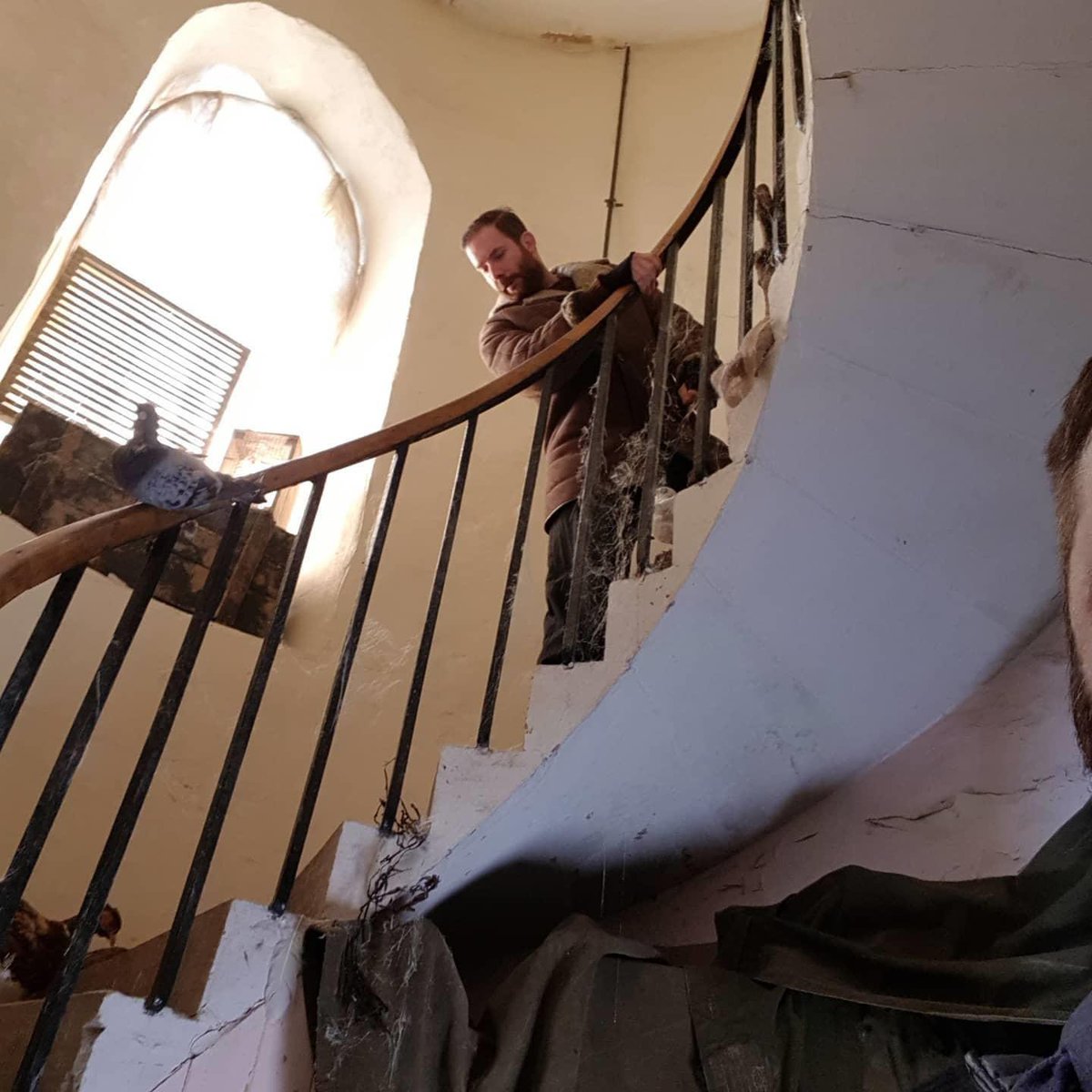 StuntsMoviework's tweet photo. Pre stair fall checks #stunts #stairfall #StuntTeam #StuntCoordinator https://t.co/2r6sBNe7Ol