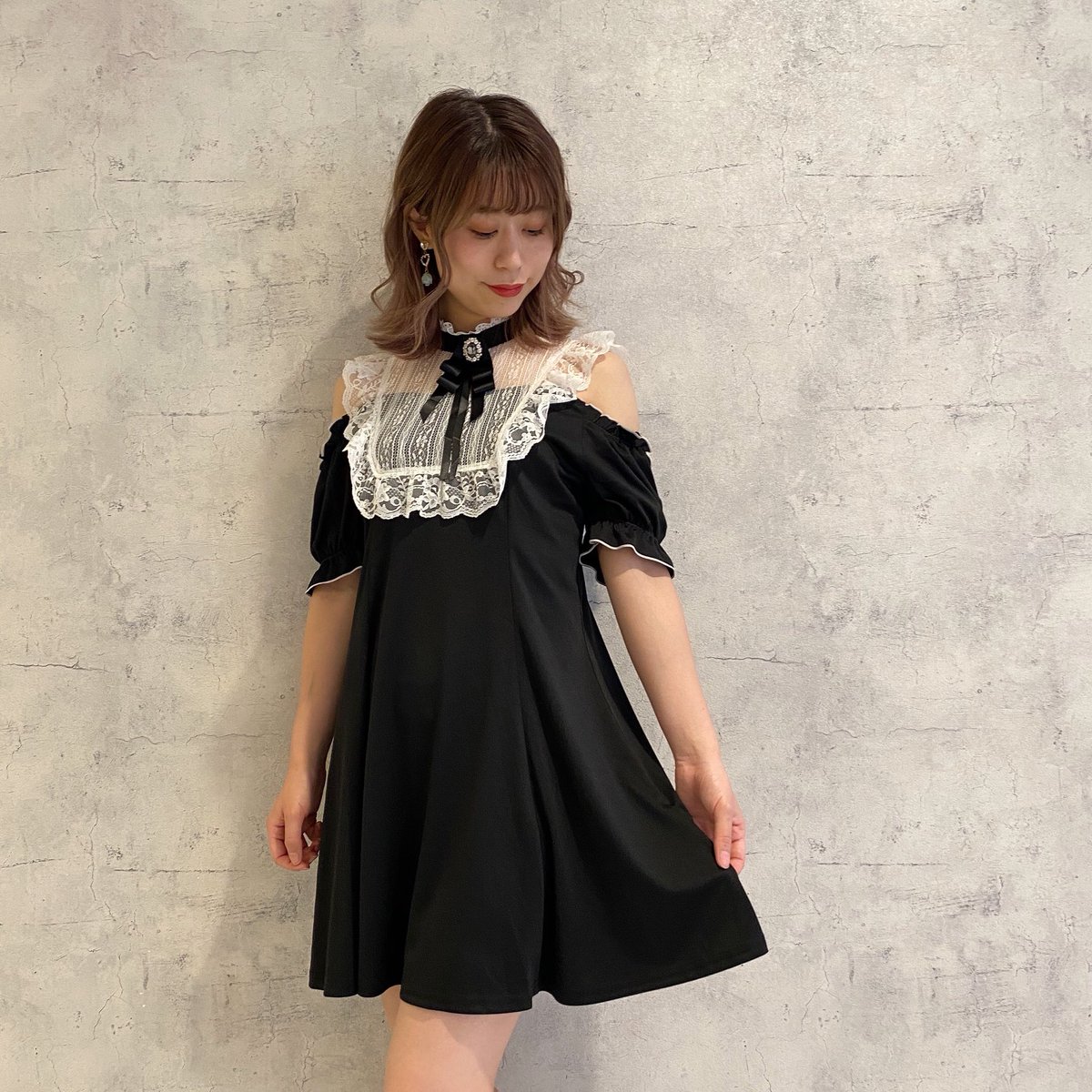 Rojita على تويتر Special Price 肩開きブローチ付きワンピース Mt Pk Bk 5 900 Tax 3 900 Tax 大胆なレース使いがフェミニンなワンピース ウエスト部分はキュッとラインがキレイな１枚 こちらも 3 900 Taxでお求めやすくなっています Rojita ロジータ