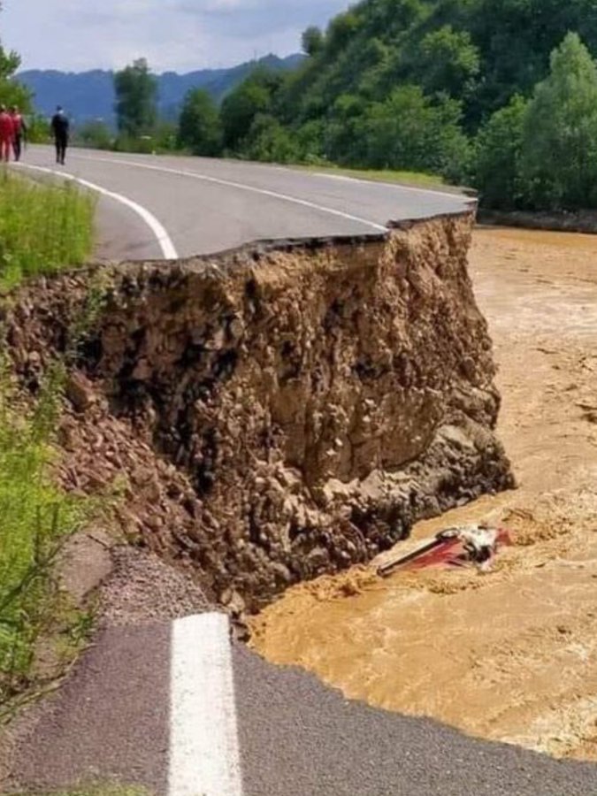 ''Ama yol yapt�lar''