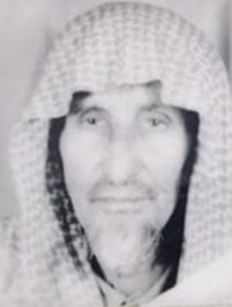 Amr_1434's tweet photo. #شخصيات_معاصرة_من_الجواء
#عيون_الجواء 
{{{ حاتم القصيم}}}
الشيخ المعلم الفاضل الكريم محمد العبدالرحمن الرباح يرحمه الله من نوادر الرجال الكرام قلمايمربه يوم لم يكن عنده ضيف متعته إستقبال الناس وإكرامهم اللهم أكرمه بكرمك وارفع قدره ويسر حسابه ويمن كتابه ووالديه وازواجه وذريته🌹🌹 https://t.co/3GOon8NsjX