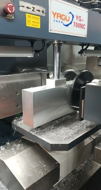 Milling Aluminum by CNC twin head milling machine
#square #moldbase #highspeedmachine