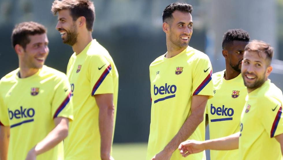 barcacentre on Twitter: &quot;Barcelona will ask Piqué, Busquets, Alba and  Roberto to review their contract at the club due to the difficult financial  situation the club are facing. [md]… https://t.co/T3V6VOZxOF&quot;