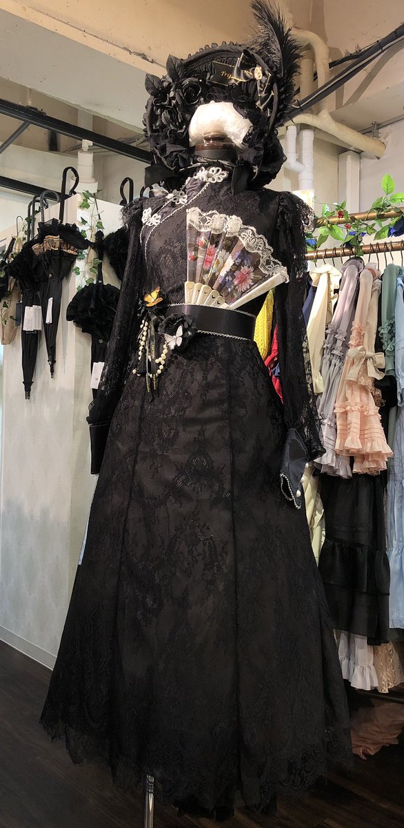 Atelier Pierrot おすすめコーディネート Triple Fortune チャイナレース ワンピース 29 800 Tax シルバーのチャイナボタンが可愛いワンピースとボンネットを合わせたコーディネートです ツイキャスで配信してるクーポンも対象になります Atelier Pierrot おすすめコーディネート Triple Fortune チャイナレース ワンピース 29 800 Tax シルバーのチャイナボタンが可愛いワンピースとボンネットを合わせたコーディネートです ツイキャスで配信してるクーポンも対象になります
