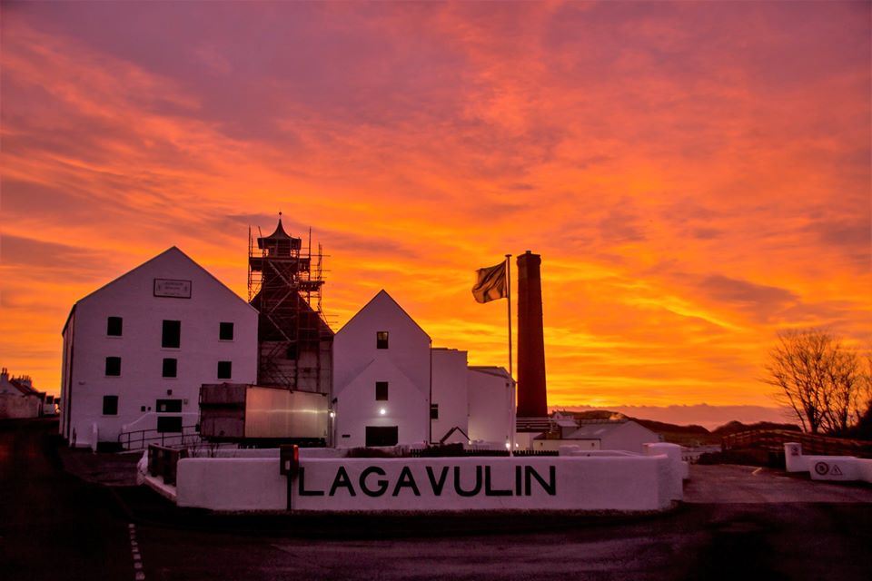 davidliv25's tweet photo. Seeing it's such a dreich day on Islay today some from the archives of the Islay Distilleries https://t.co/6PuvFBldIh