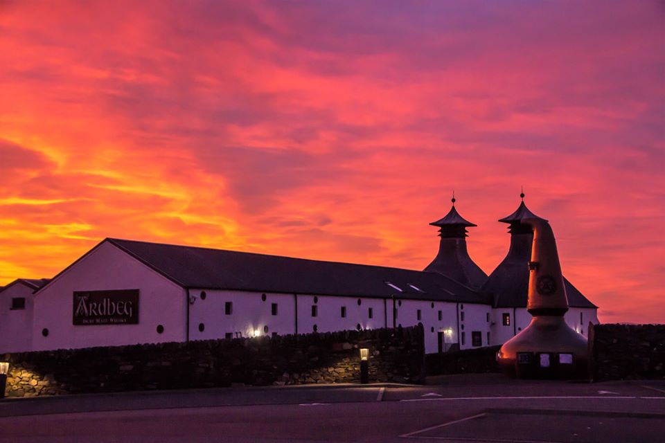 davidliv25's tweet photo. Seeing it's such a dreich day on Islay today some from the archives of the Islay Distilleries https://t.co/6PuvFBldIh
