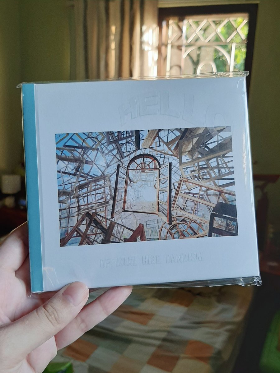 Hello  After some deliberation, I decided to buy Higedan's new EP! I was originally planning to wait for an album but this is their first physical release after I became a fan so I decided to buy it  I love the color scheme too - white mixed with my fave shade of blue 