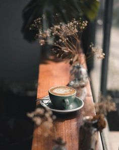 약초는
쓴맛이 많습니다

하지만
몸에는 좋지요

인생이
쓸때도 많습니다

하지만
나중에 다 약이 됩니다