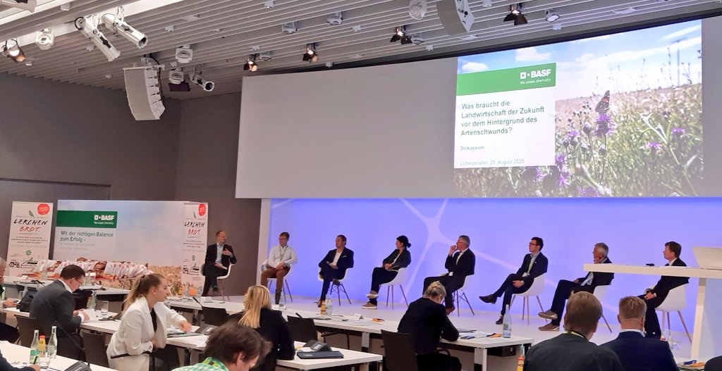 maren_ziegler's tweet photo. @BASF_Agro_DE mit Paneldiskussion zum Thema "Was braucht die Landwirtschaft der Zukunft vor dem Hintergrund des Artenschwunds"
Kernfrage: Wie lassen sich Artenschutz und Landwirteschutz vereinen? https://t.co/YEfeZ2QB3v