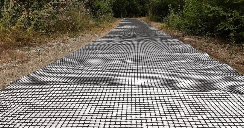 Maccaferri_FR's tweet photo. Afin de remédier aux problèmes de #fissures existantes sur la piste cyclable de Labège, un #géocomposite de traficabilité #MacGrid CE a été posé, permettant d'améliorer la portance du sol et limiter l'impact des tassements différentiels.
@sicoval31 https://t.co/n5dXqn9tUo