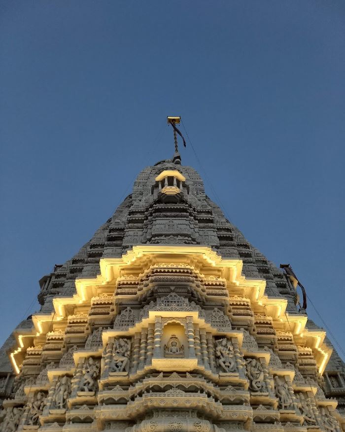 jain_dheeraj's tweet photo. Shri Adinath Jinalaya, Adani Shantigram Complex, Sarkhej - Gandhinagar Highway, Ahmedabad (Gujarat)
Commonly known as Shantigram Jinalaya
शिल्पकला का एक और बेजोड़ नमूना 
https://t.co/Guo941wyUr https://t.co/MJq3wj12c0