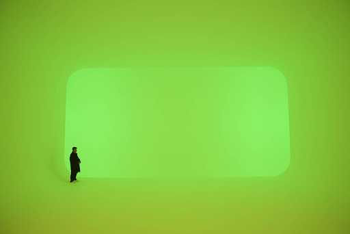 "We wanted to create a contrast between the peacefulness felt inside the dark interview chamber of the ship and the chaos felt inside the white military tents. There had to be a soothing James Turrell–like atmosphere felt within the chamber."2&3/art by  @peterkonig and  @MeinertH