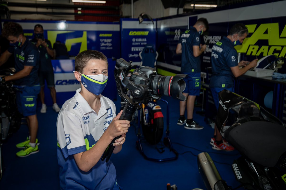 GasssRacingTeam's tweet photo. El humor y compañerismo también es una parte muy importante para trabajar en equipo 💪🏽‼️ 

@DanrowRacing @ITR_racingparts @Pirelli @motorexspain @alicantemotor @GALFER_brakes https://t.co/Hxzw2ndKLI