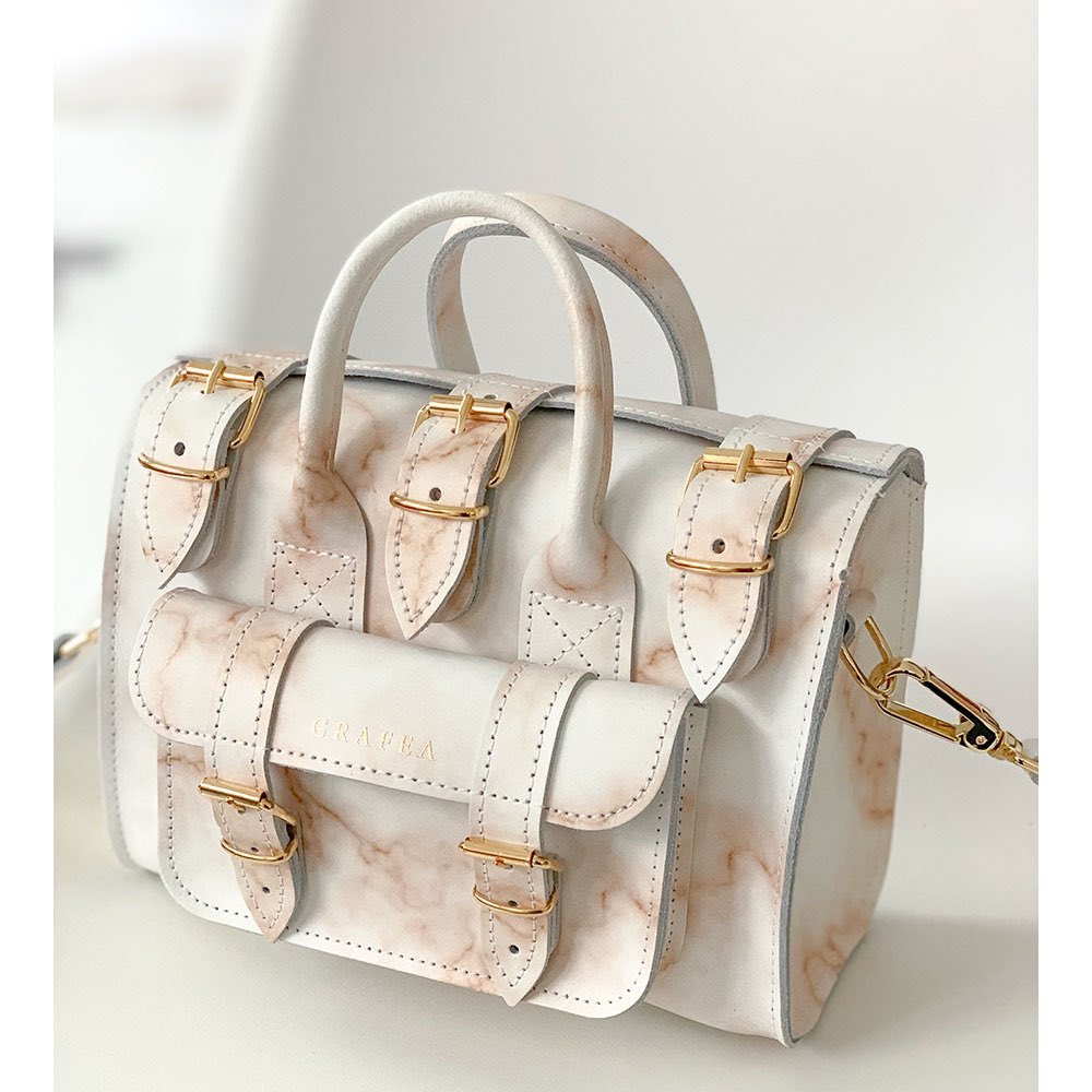Maharanii_____'s tweet photo. 🤎 CONCOURS 🤎

Tentes de remporter le sac @GRAFEA de ton choix 🌿

Pour cela c’est simple ;

- RT et abonne toi à mon compte 
- identifie deux personnes

Le gagnant sera tiré au sort le 10 septembre à minuit 

Bonne chance ! 🍀 https://t.co/yPpexjHkOf