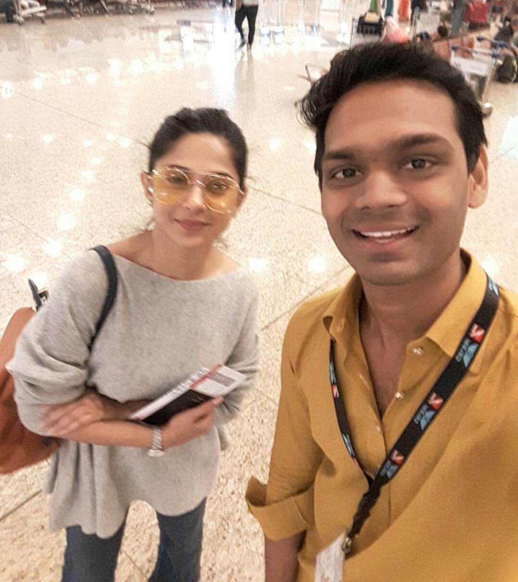 Day 25 - in airport #jenniferwinget  #beyhadh  #beyhadh2  #bepannaah  #CodeM  #MayaAgain  #Saraswatichandra  #Maya  #DillMillGayye  @jenwinget