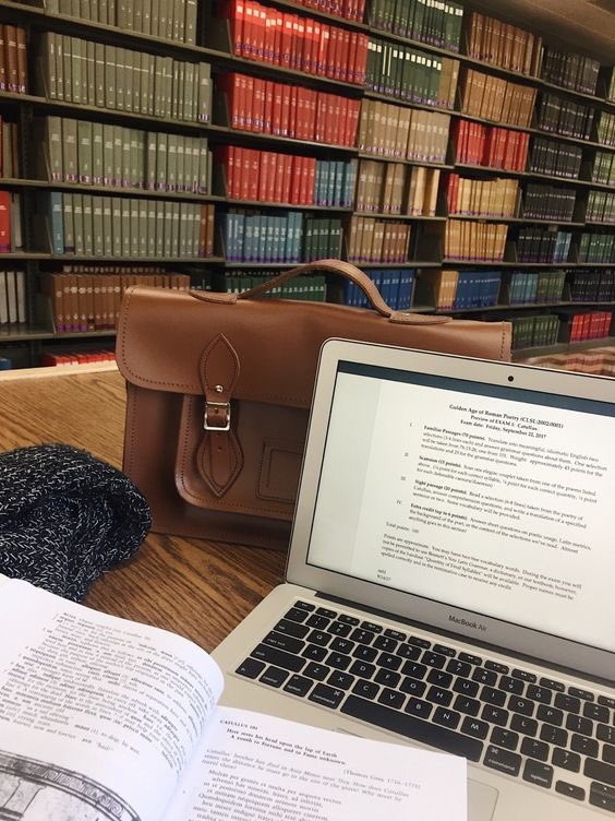 📚