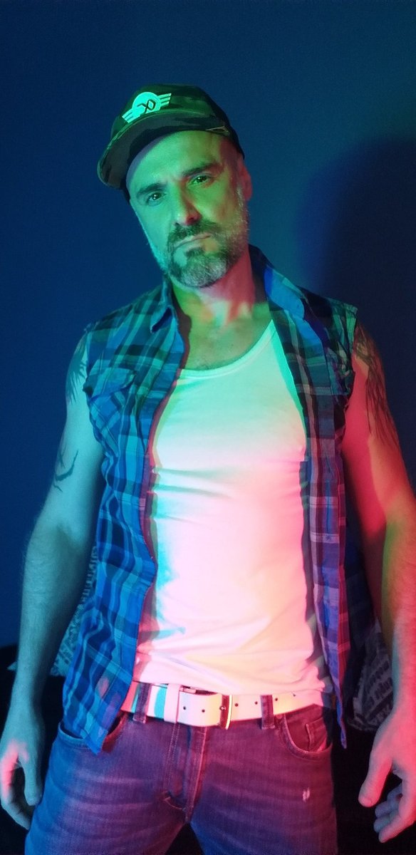 LEANDROZUCHETO's tweet photo. #coroa #direct #sp #single #segue #lgbt #sexy #hoscos #moda #male #souscruff #cute #bald #careca #calvo #cleanhead #sexybald #carecalinda #tatuado #barbudo #tattooed #bearded #inkedmen #baldmen #gaymen #gay https://t.co/92u2KUlYiY