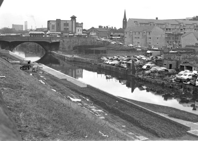 Only one thing seemed to link them-- they had all played, fished, or picnicked at the Water of Leith--some had drunk the water. Dr Conn mapped out where the patients had been, but it covered a sizable stretch of a fairly polluted river. 3/n