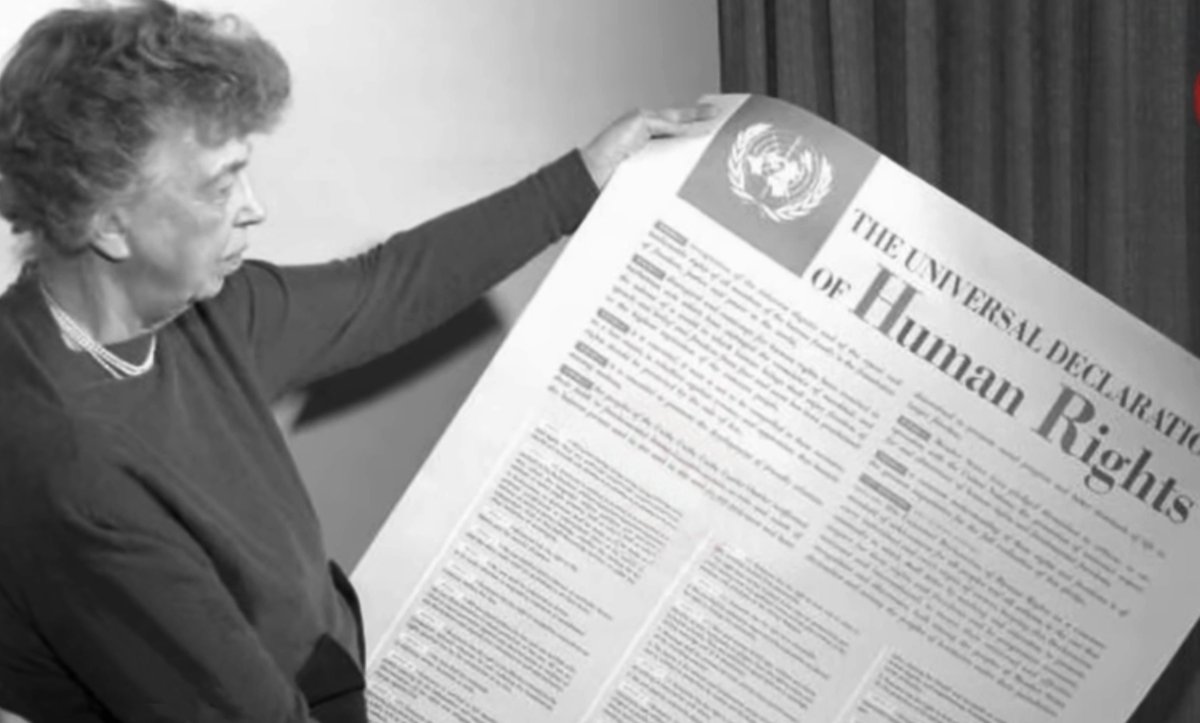 Eleanor Roosevelt, primera dama de EEUU entre 1933 y 1945, fue artífice de la Declaración Universal de Derechos Humanos aprobada en 1948. 
ESTA NOCHE contamos su vida apasionante y sus logros en <a href="/lamirilla0/">La Mirilla</a> de Onda Cero, con <a href="/ra_rsanchez/">Raquel Sánchez</a> y Teresa Zataraín <a href="/creotz/">Creotz Ediciones</a>. A las 22,30h!