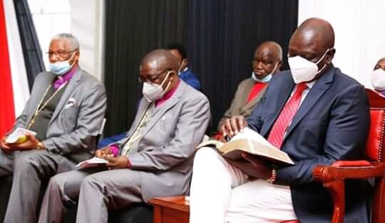 HonKrop's tweet photo. DP Dr William Ruto Fellowshipped with the clergy from the Federation of Evangelical and Indigenous Christian Churches of Kenya led by Bishop Samuel Njiriri of Stewards Revival Pentecostal Church at the Karen residence, Nairobi County.

@WilliamsRuto https://t.co/IKx98uPVuw