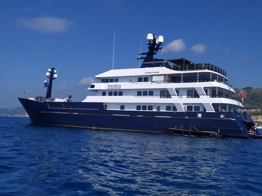 Si sta chiudendo il cerchio.
I contagi arrivano davvero dai barconi.
#Briatore