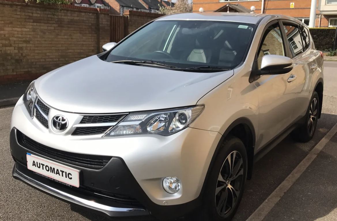2014(64) Toyota Rav 4 ⭐Was £17,995 = NOW £15,995⭐

With it's roomy interior, stylish design and only two previous owners, don't miss out on snapping up a deal. 

Shop it online > bit.ly/31dVKE7