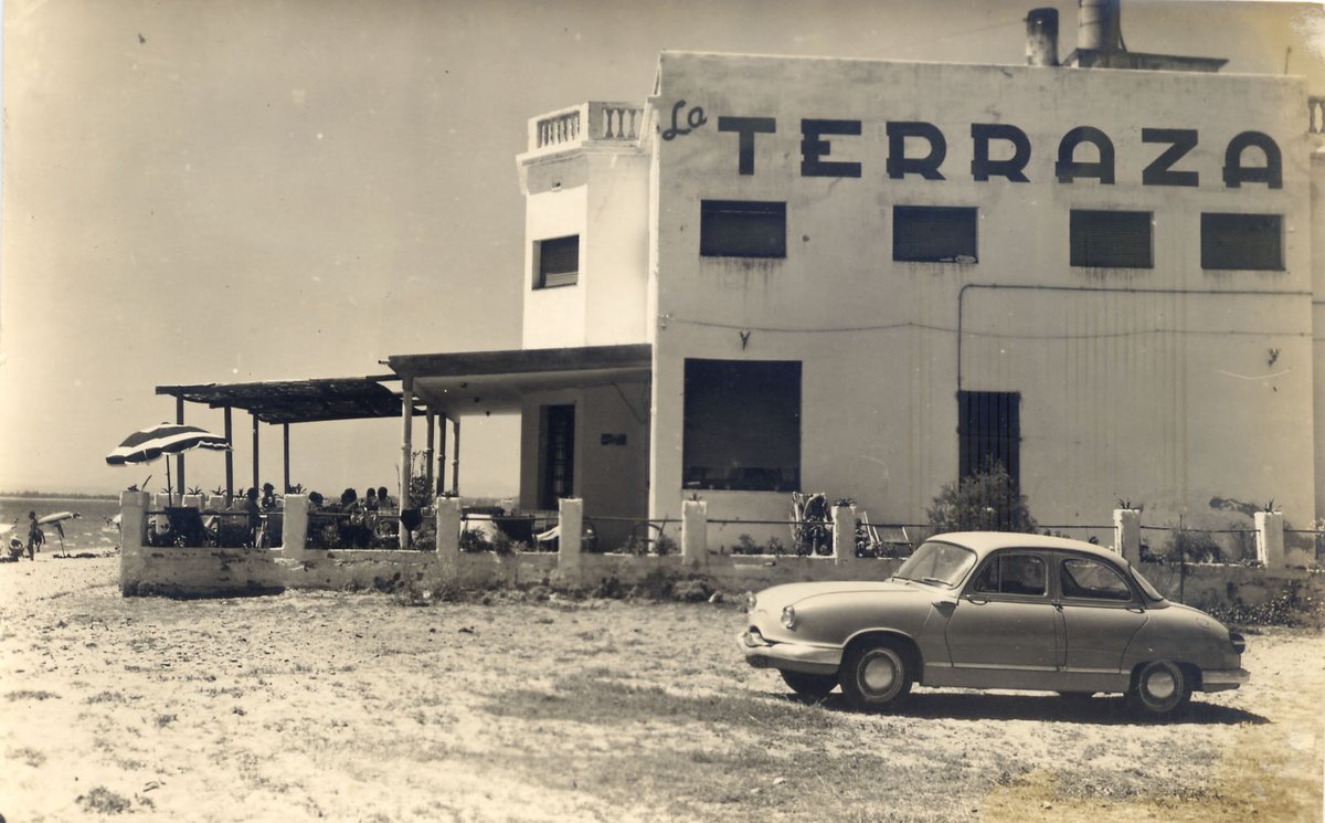 Aquest any hem celebrat els 85 anys de l'Hotel Terraza. Un dels establiments més antics i emblemàtics de la #Costabrava. 
Un hotel a la platja, a tocar de l'aigua, on es pot contemplar, des de l'habitació, el vaivé del #Mediterrani. 
hotelterraza.com