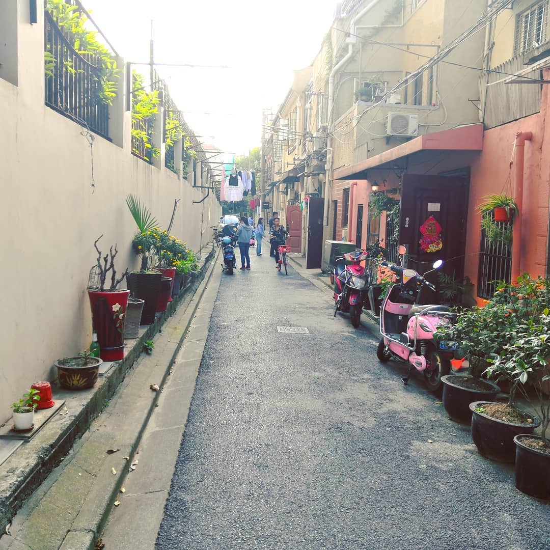 39 — In new modern high-rise buildings (~25 floors), nobody really knows each other. But older neighbourhoods with low-rise streets are more cosy. In warm weather, it’s as if the living room expands outdoors, with clothes drying and plants and chairs being put on the street.