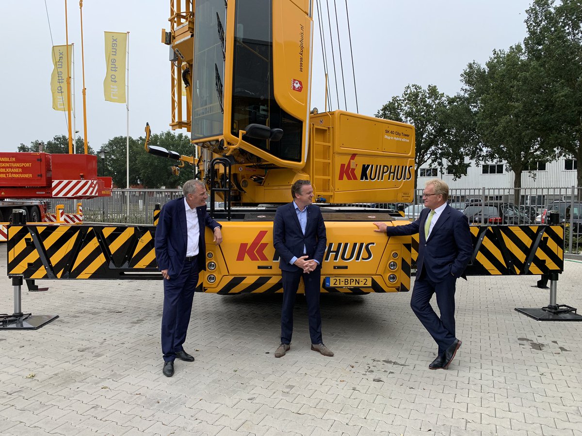 Vanmiddag is Hans de Boer namens @vnoncwbz te gast bij #SpieringsMobileCranes in Oss. Een goed voorbeeld van een #innovatief en #duurzaam Nederlands bedrijf. Met hun #cityboy kunnen zij #emissievrij in steden aan het werk. #duurzaamheid #Spierings
