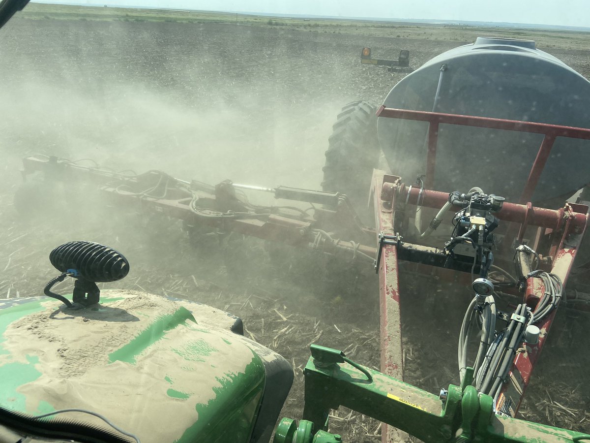 casey_crossland's tweet photo. Last few passes of fertilizing wheat ground now time for a nice rain https://t.co/DSzB3yC5DS