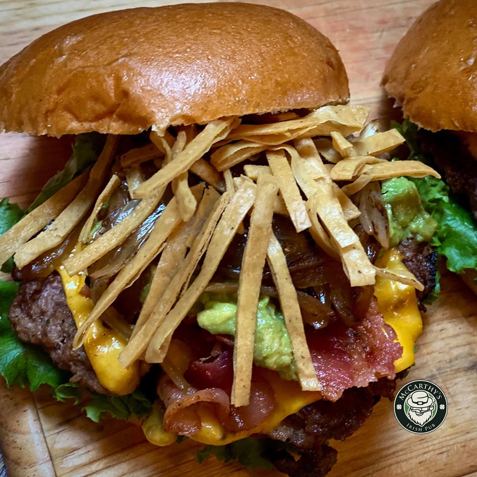 ¡Una #MexicanBurger siempre es una buena idea, sobre todo en nuestro #MartesDeHamburguesas McCarthy's!

Ya los esperamos con gusto banda. #LetsRock