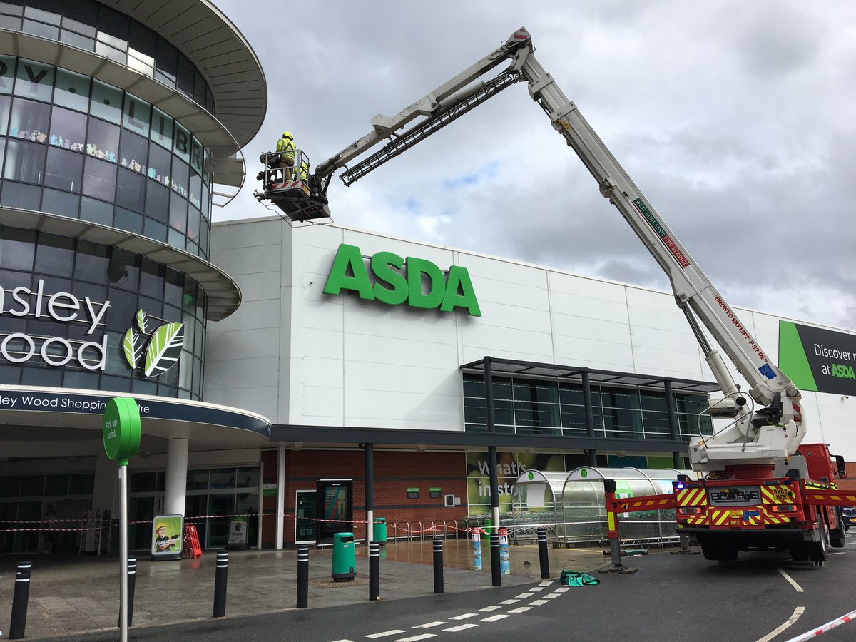 WMFSSheldon's tweet photo. Green Watch were called to a structure in a dangerous condition with a metal canopy hanging loose, 2 had already fallen off. Thanks to @HighgateFire for their help with the HP, both crews made the building safe without any member of the public getting hurt. #KeepingCommunitySafe https://t.co/Zy3aLnobFN