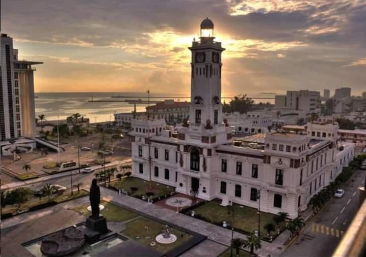 Turisteando_Ver's tweet photo. Faro Venustiano Carranza, Veracruz, México. 

#FelizMartes https://t.co/kCHFx88OGb