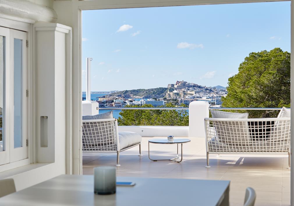 Ibizaislandvillas.com tweet media